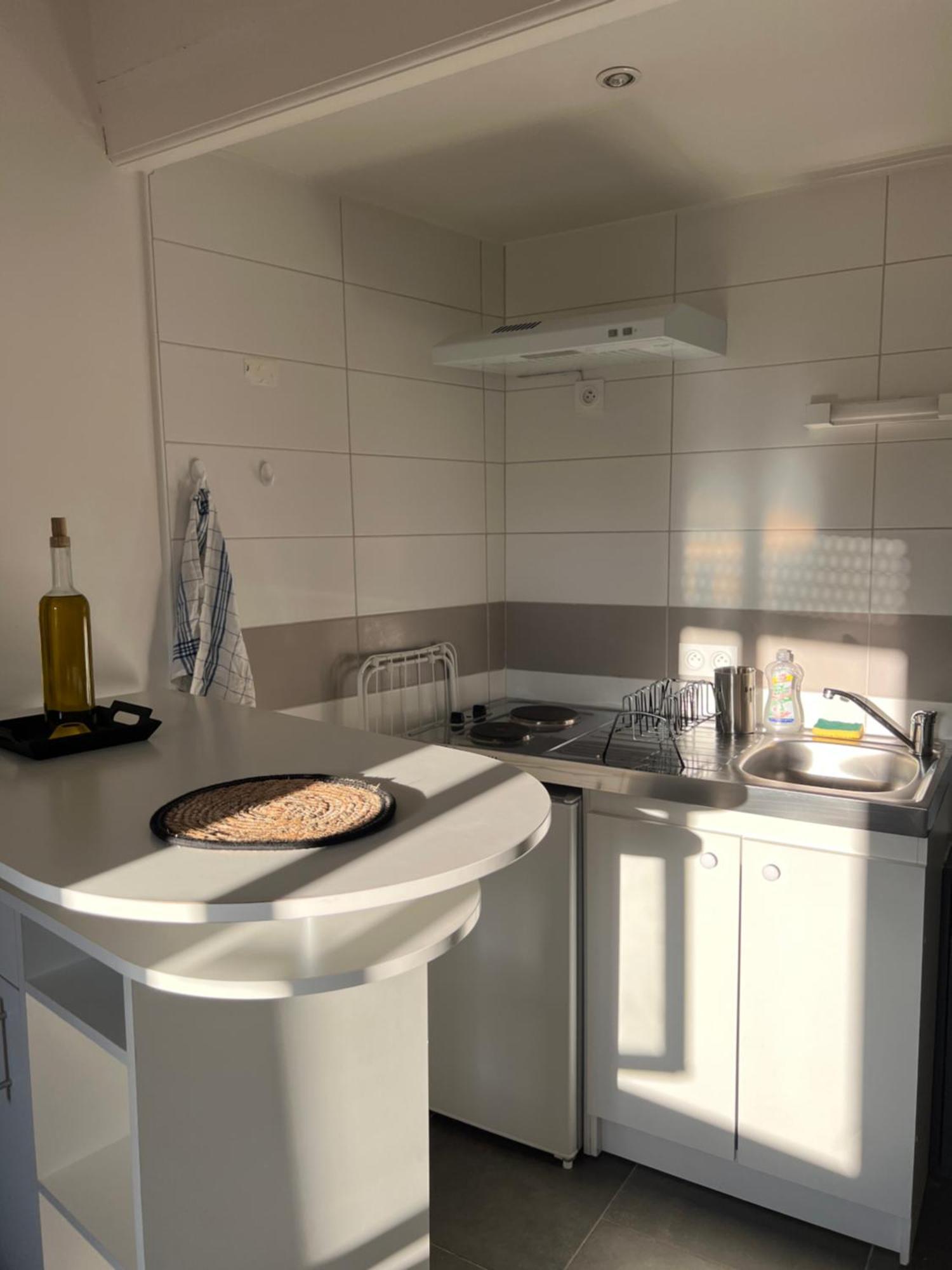 Cosy Studio Hyper Centre Avec Kitchenette & Climatisation Carpentras Eksteriør billede